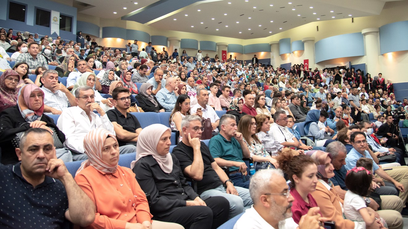 Selçuk Üniversitesinde genç hekimler diplomalarını aldı